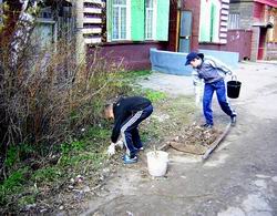 Многие подростки в каникулы не только отдыхают, но и зарабатывают свои собственные деньги